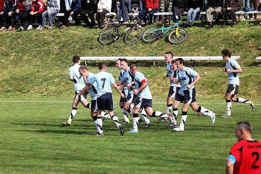 Klasa B: Błękitni - Grom 3:3