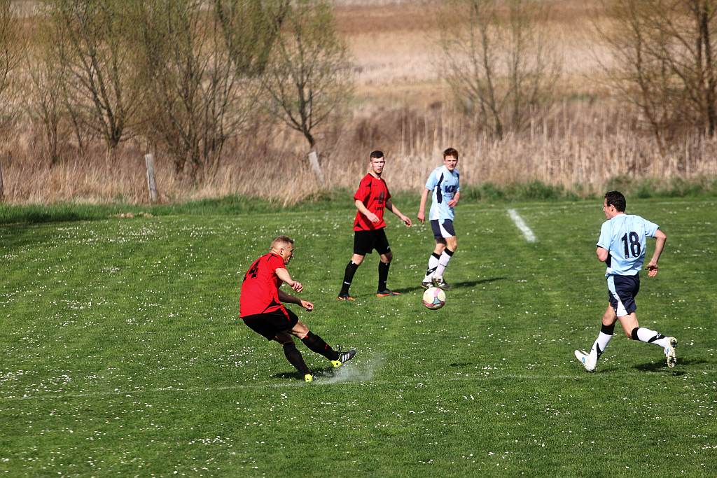 Klasa B: Błękitni - Grom 3:3