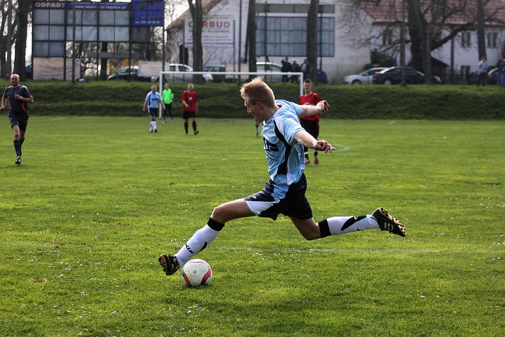 Klasa B: Błękitni - Grom 3:3