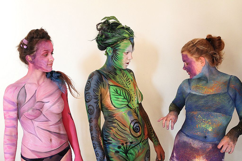 Avatar uczy sztuki bodypaintingu