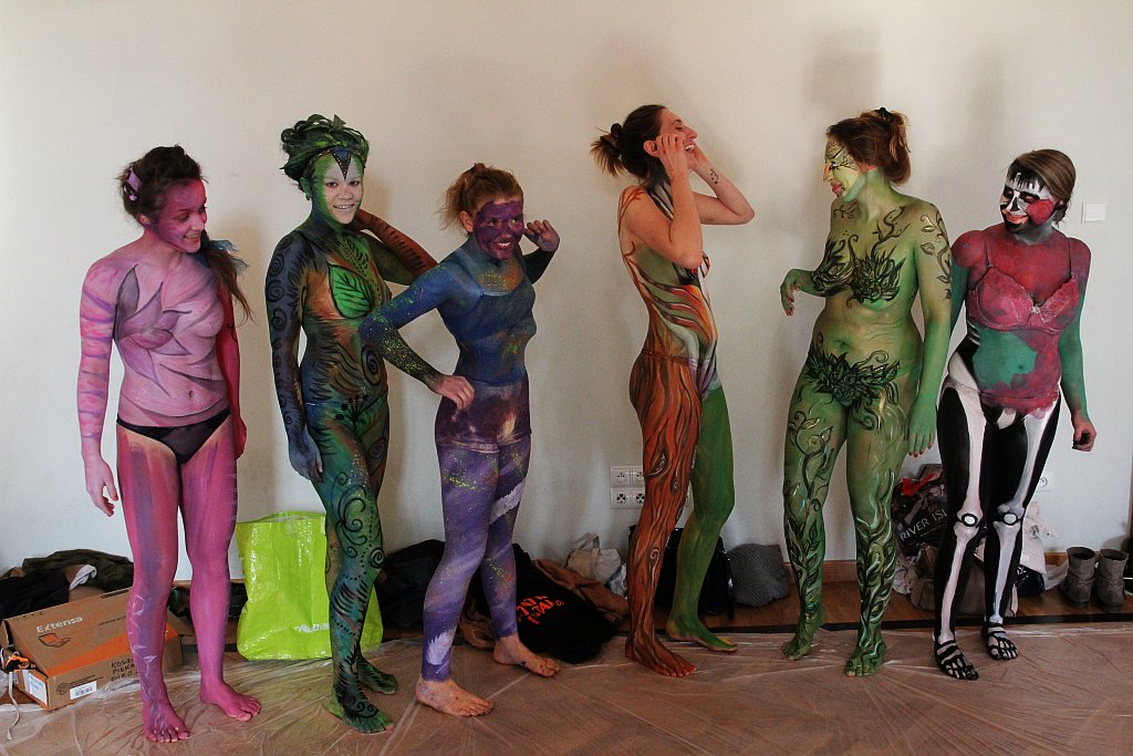 Avatar uczy sztuki bodypaintingu