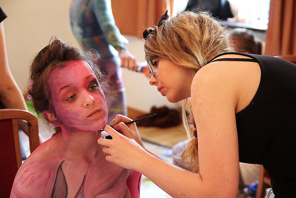 Avatar uczy sztuki bodypaintingu