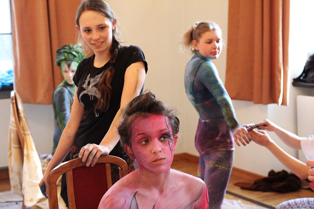 Avatar uczy sztuki bodypaintingu