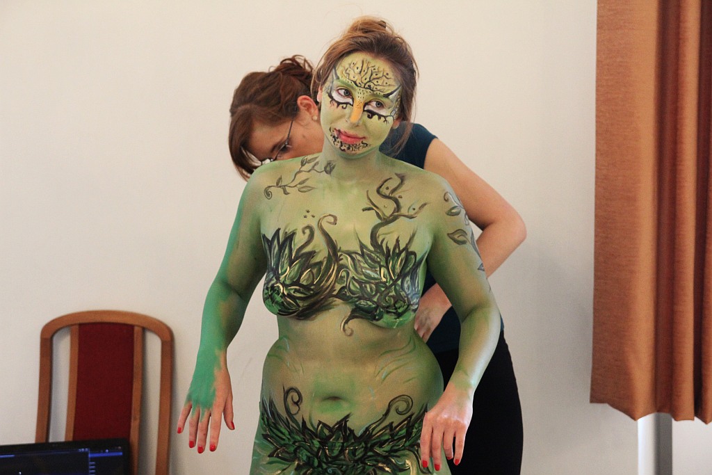 Avatar uczy sztuki bodypaintingu