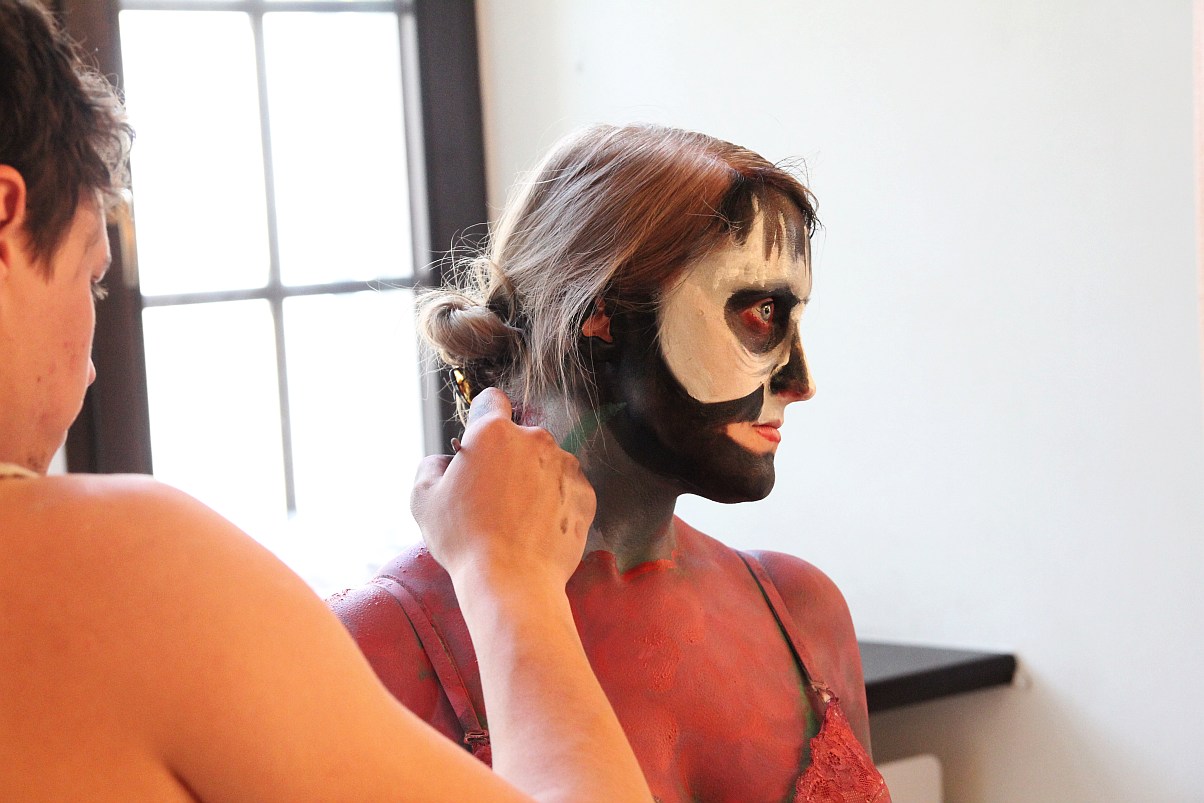 Avatar uczy sztuki bodypaintingu