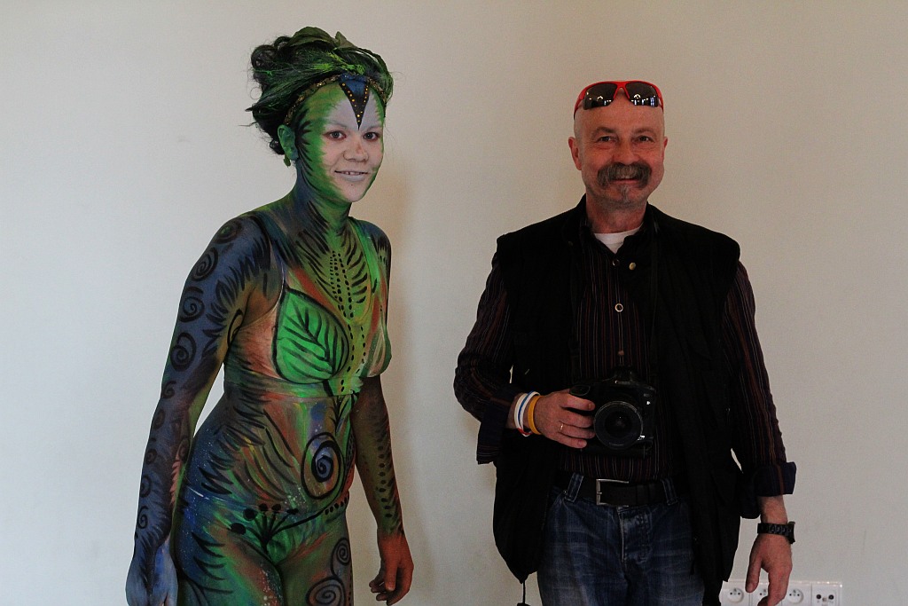 Avatar uczy sztuki bodypaintingu