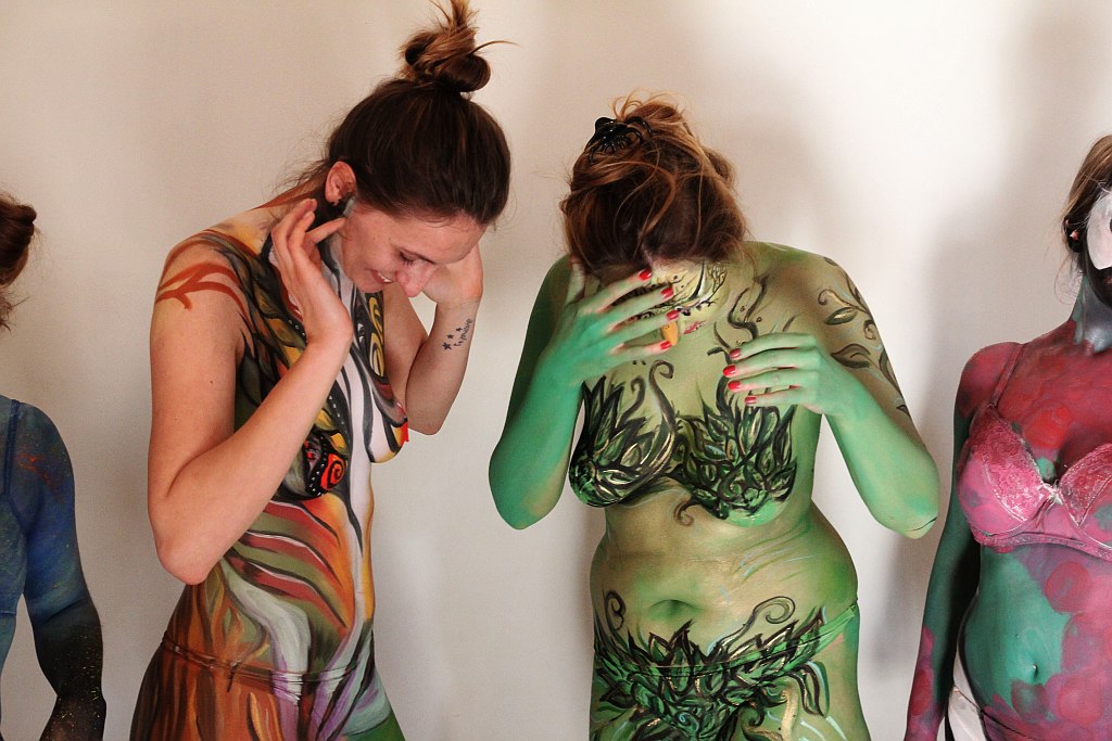 Avatar uczy sztuki bodypaintingu