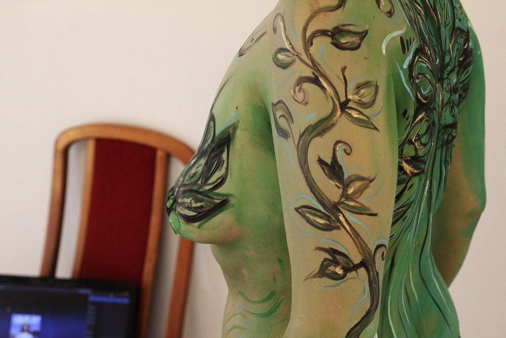 Avatar uczy sztuki bodypaintingu