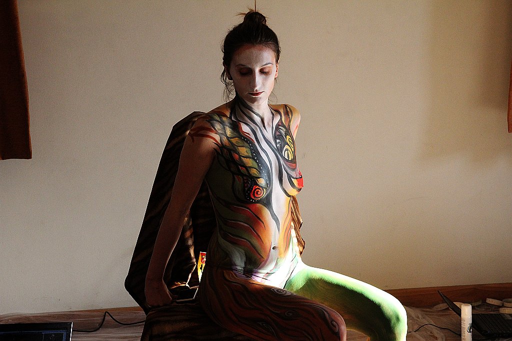 Avatar uczy sztuki bodypaintingu