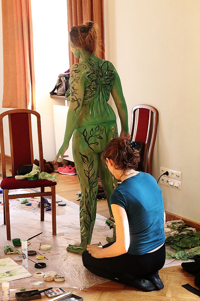 Avatar uczy sztuki bodypaintingu