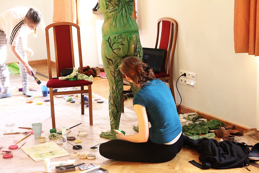 Avatar uczy sztuki bodypaintingu