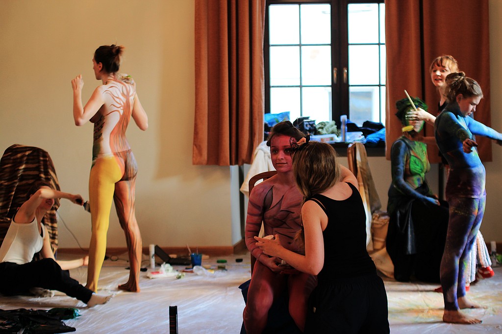 Avatar uczy sztuki bodypaintingu