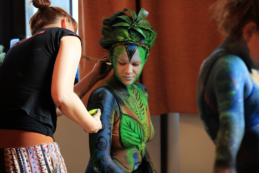 Avatar uczy sztuki bodypaintingu