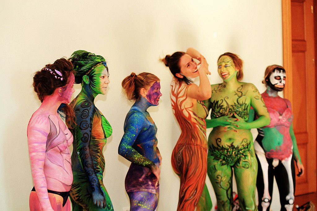 Avatar uczy sztuki bodypaintingu