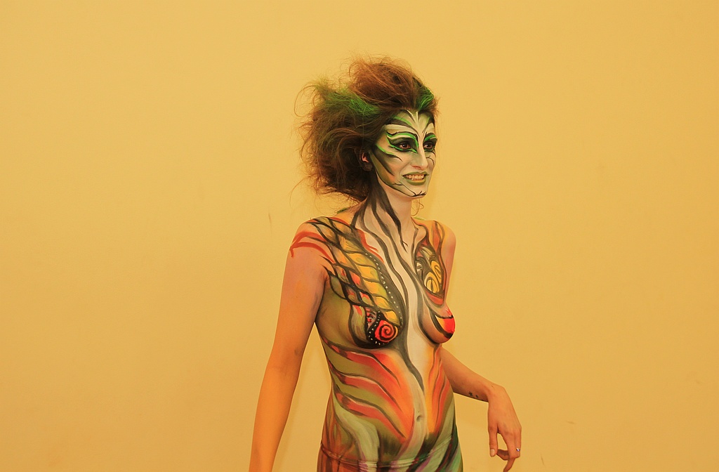 Avatar uczy sztuki bodypaintingu