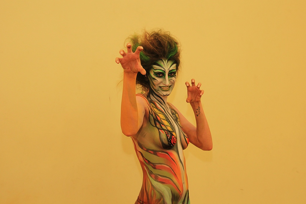 Avatar uczy sztuki bodypaintingu