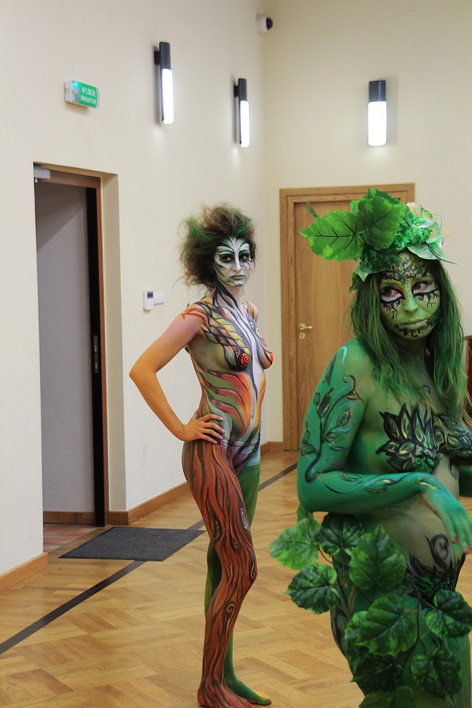 Avatar uczy sztuki bodypaintingu