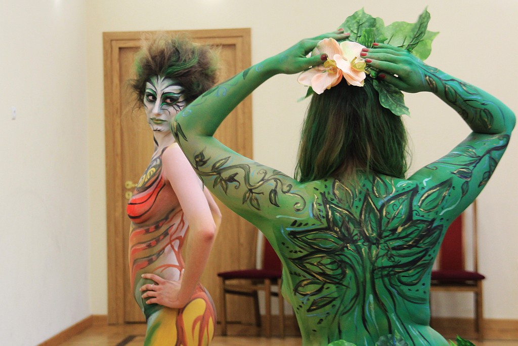 Avatar uczy sztuki bodypaintingu