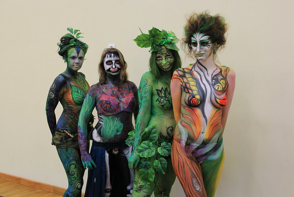 Avatar uczy sztuki bodypaintingu