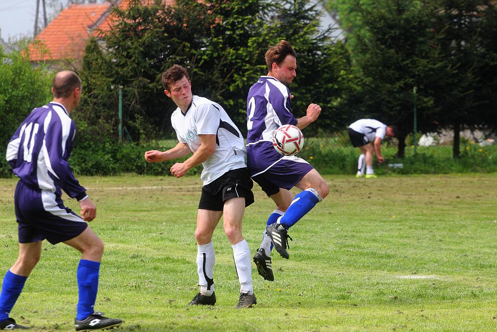 Klasa B: Czarni - Gryf Olimpia 2:8
