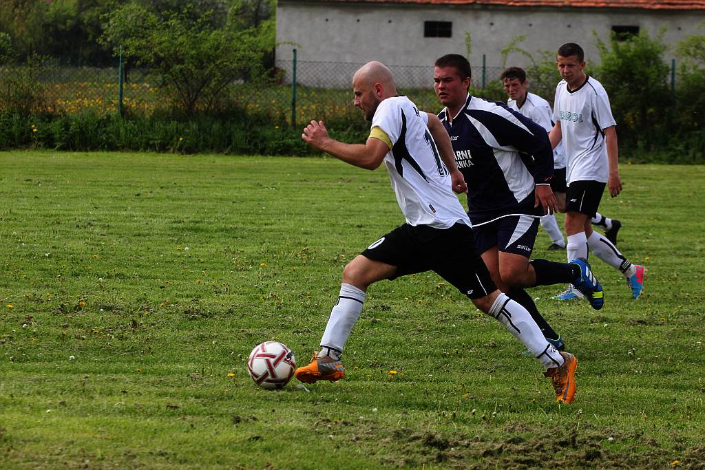 Klasa B: Czarni - Gryf Olimpia 2:8