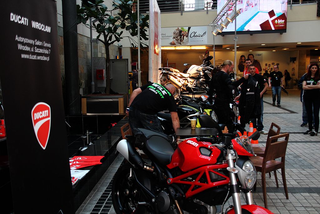 Motocyklowe szaleństwo w Galerii Piastów