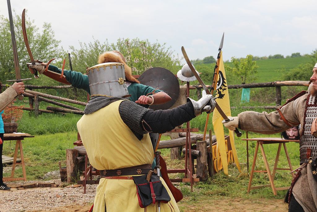 Pokazy rycerskie w Raczkowej