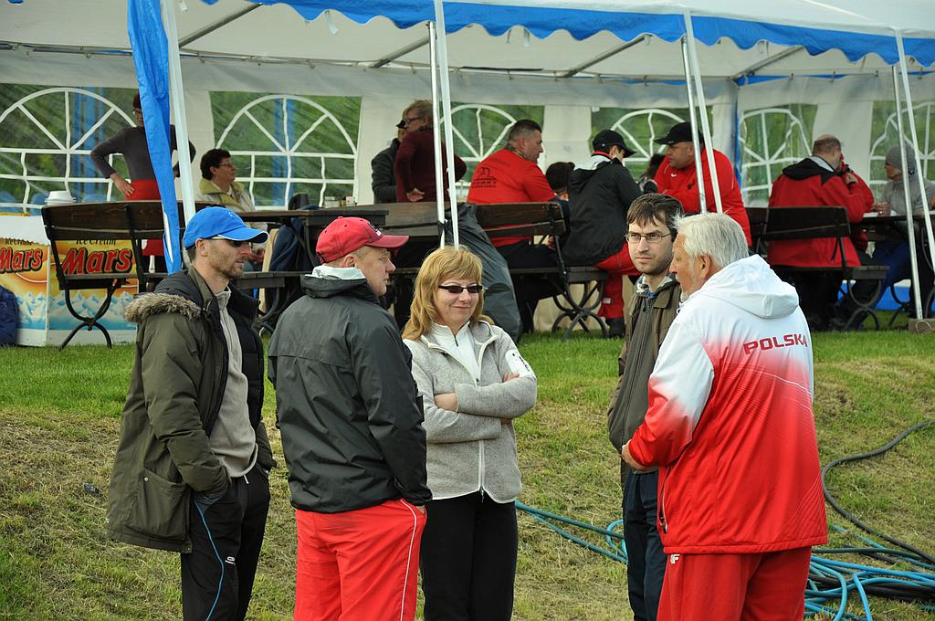 Strzelali z łuków na boisku przy Świerkowej