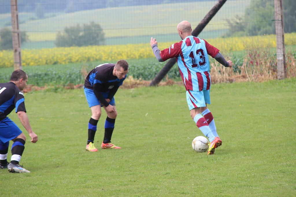 Klasa B: Orzeł - Cicha Woda 9:0 (1:0)