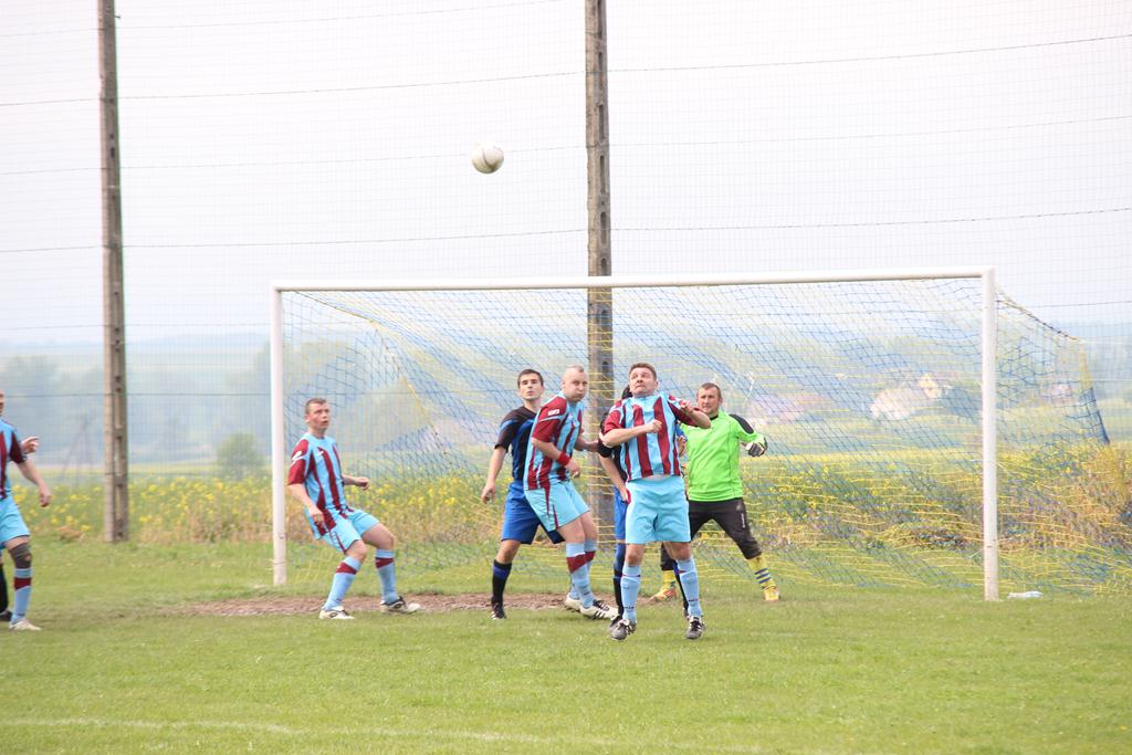 Klasa B: Orzeł - Cicha Woda 9:0 (1:0)