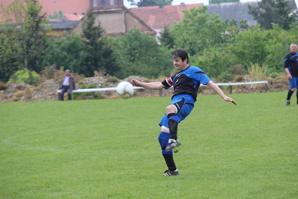 Klasa B: Orzeł - Cicha Woda 9:0 (1:0)