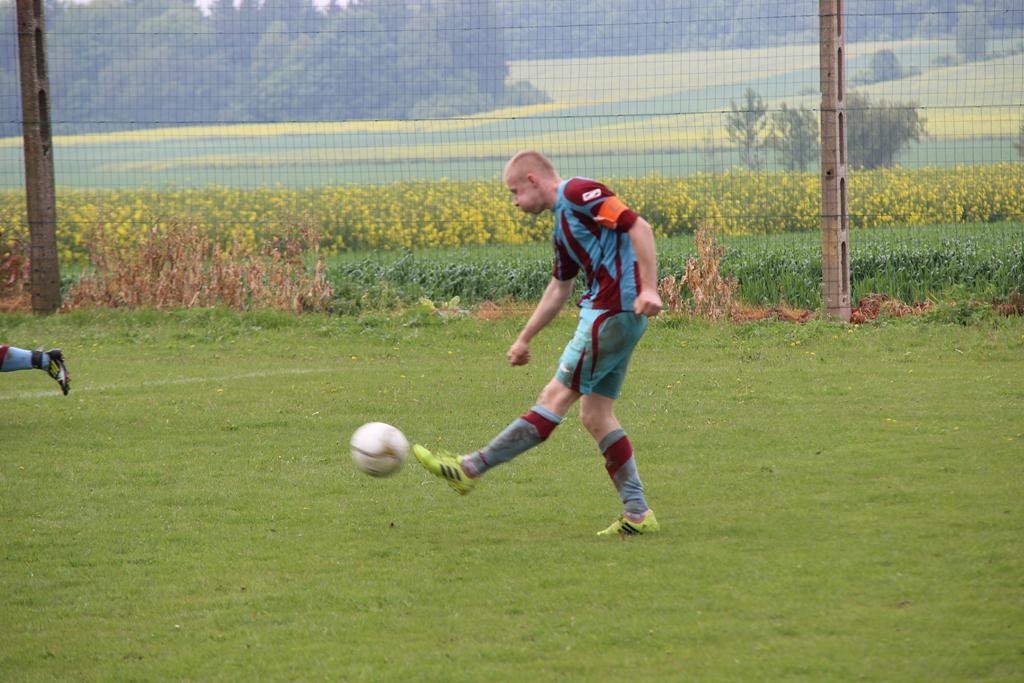 Klasa B: Orzeł - Cicha Woda 9:0 (1:0)