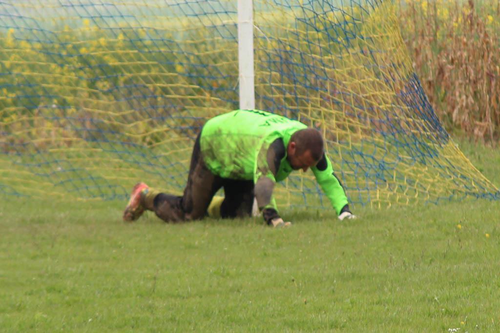 Klasa B: Orzeł - Cicha Woda 9:0 (1:0)