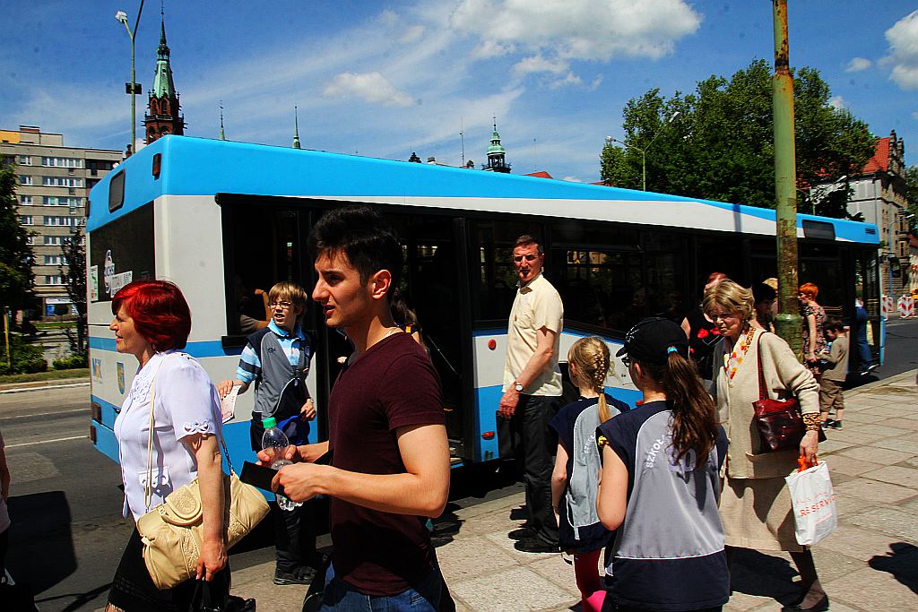 Rozśpiewane autobusy kursują po Legnicy