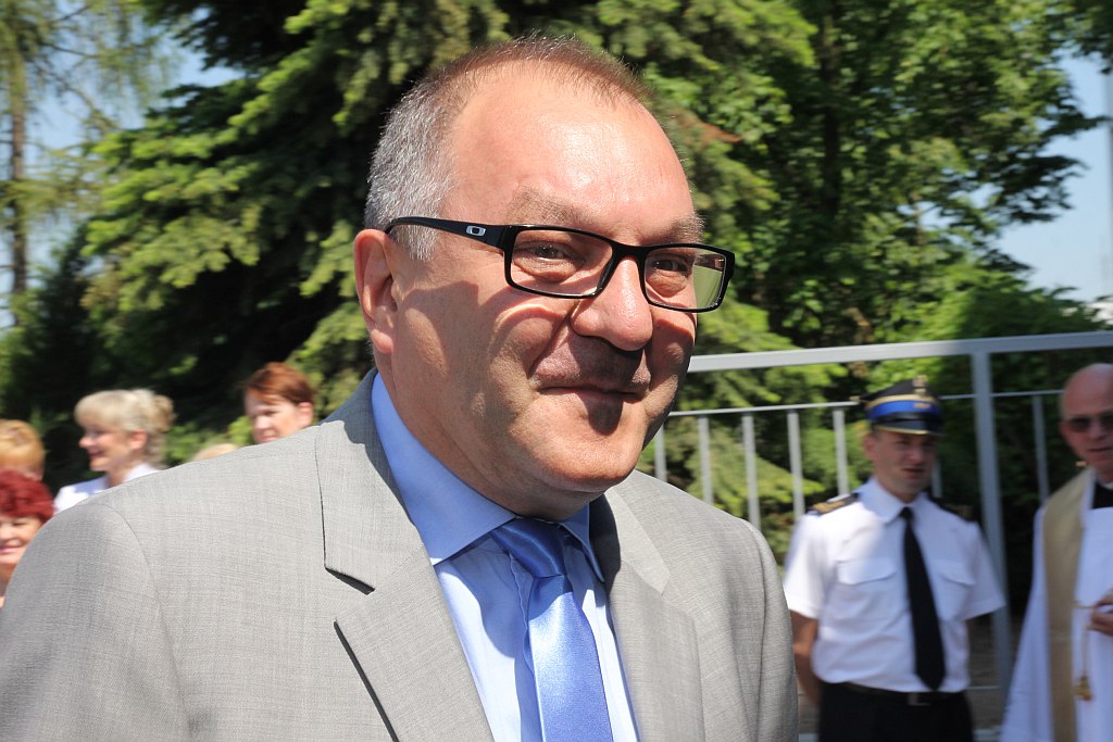 Tłum polityków w szpitalu na otwarciu ... wejścia