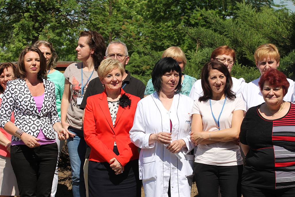 Tłum polityków w szpitalu na otwarciu ... wejścia
