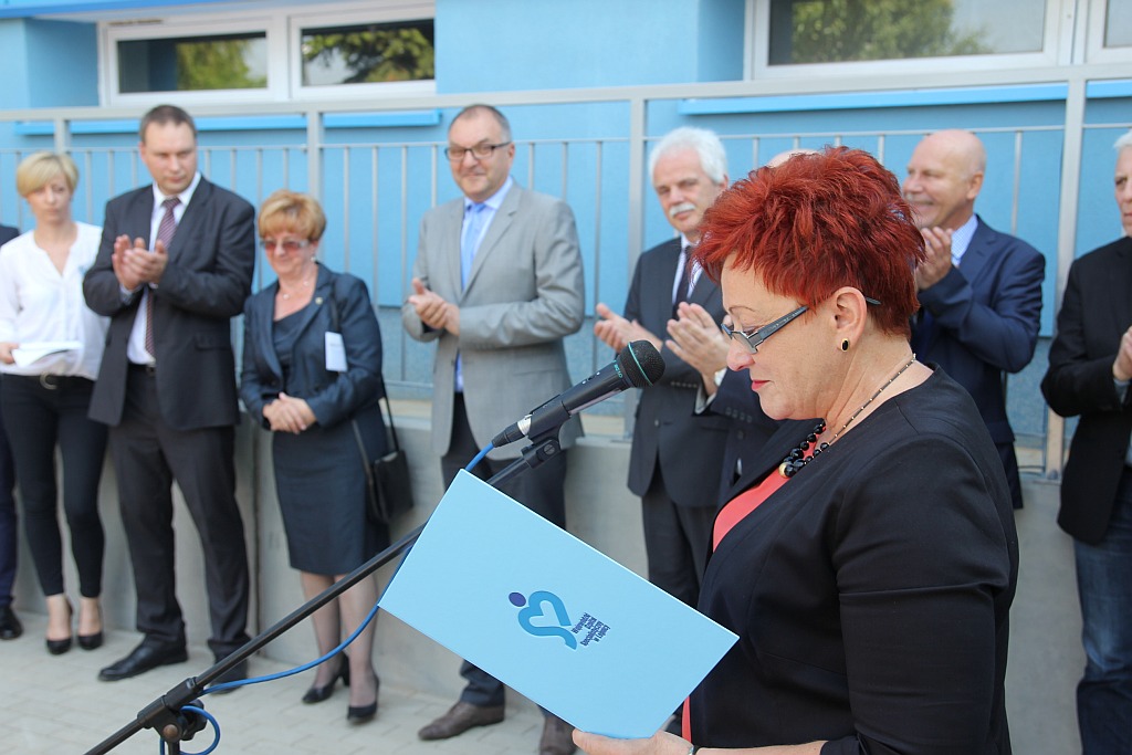 Tłum polityków w szpitalu na otwarciu ... wejścia