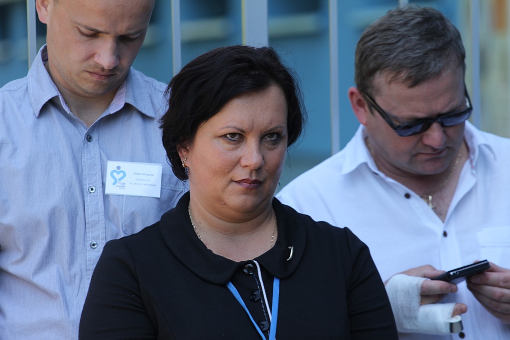 Tłum polityków w szpitalu na otwarciu ... wejścia