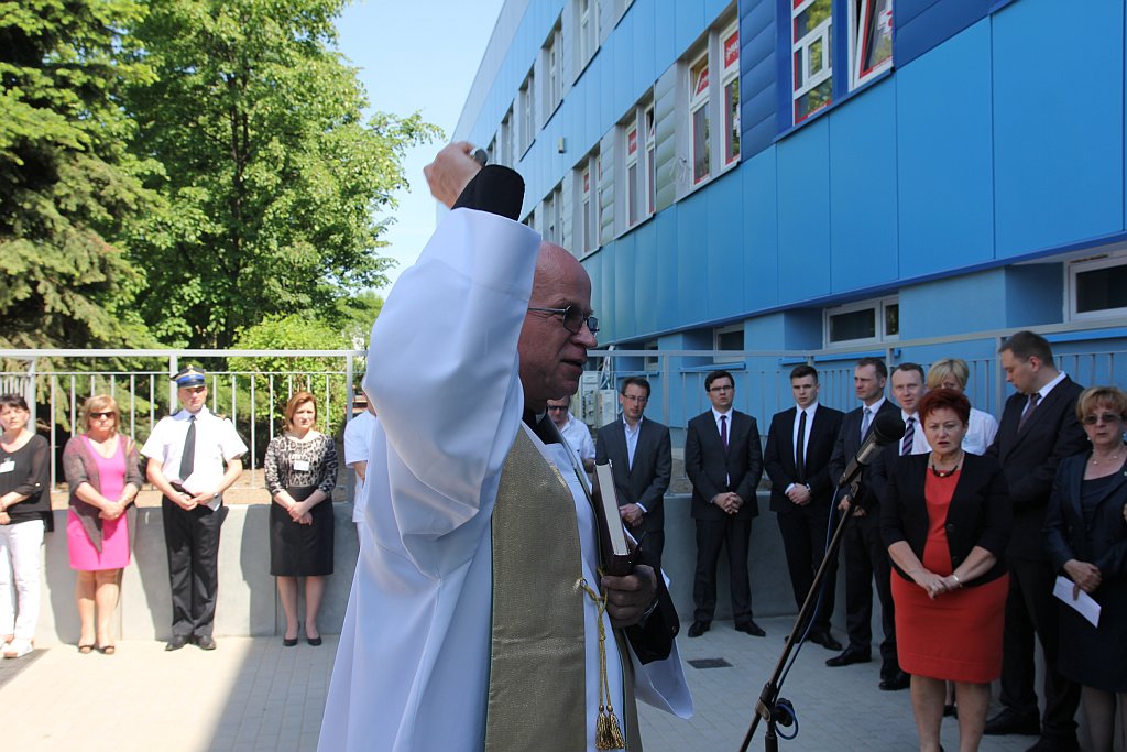 Tłum polityków w szpitalu na otwarciu ... wejścia