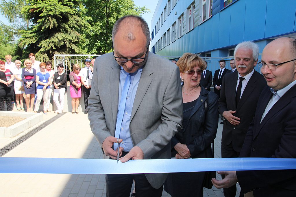 Tłum polityków w szpitalu na otwarciu ... wejścia