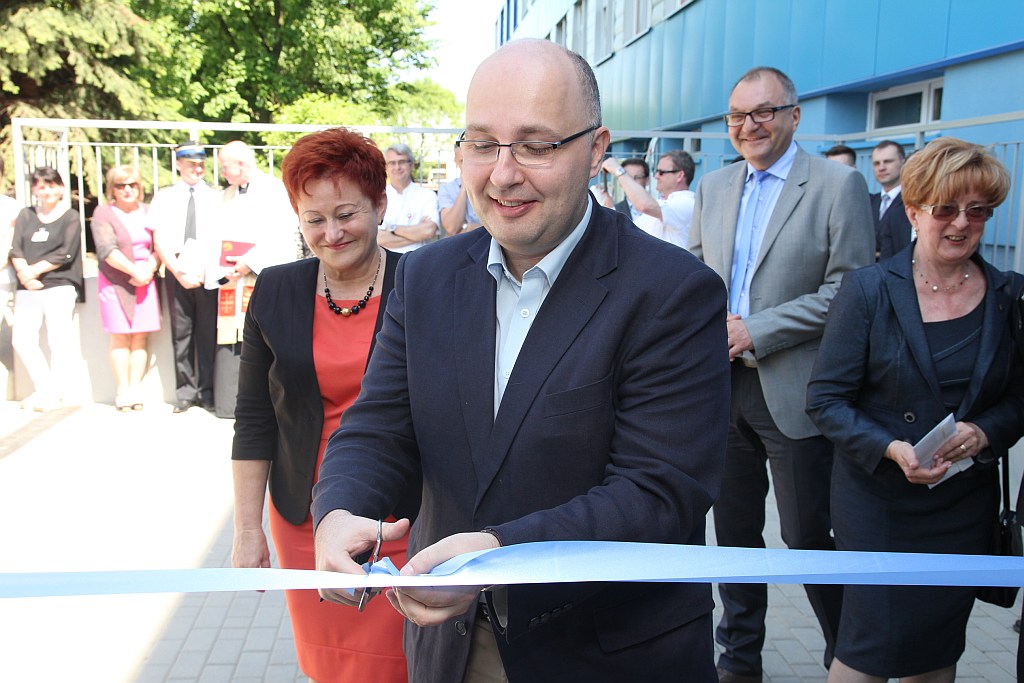 Tłum polityków w szpitalu na otwarciu ... wejścia