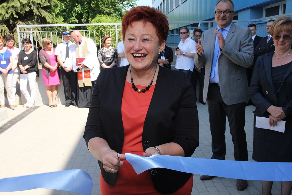 Tłum polityków w szpitalu na otwarciu ... wejścia