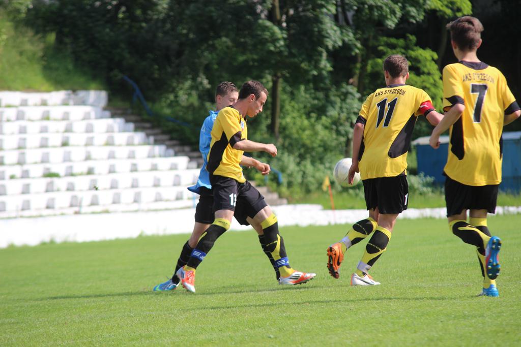 LDJ. Konfeks Legnica - AKS Strzegom 6:4 (2:1)