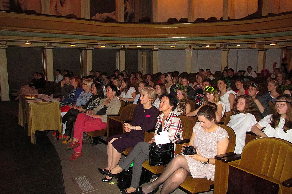 Gimnazjaliści zagrali na deskach teatru