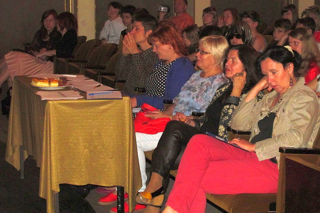 Gimnazjaliści zagrali na deskach teatru