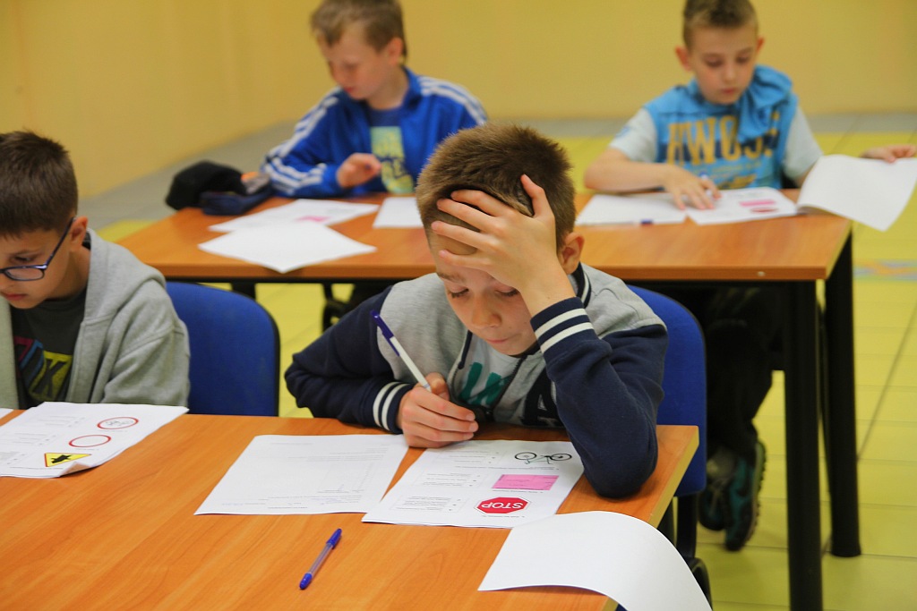 Uczniowie zdają pierwsze 