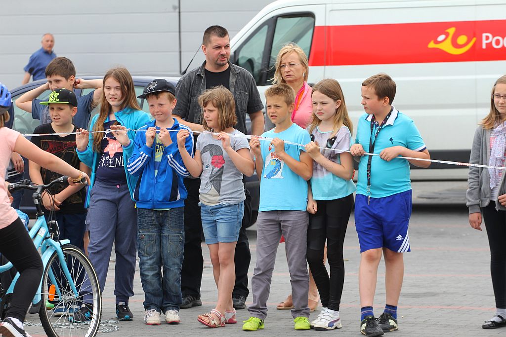 Uczniowie zdają pierwsze 
