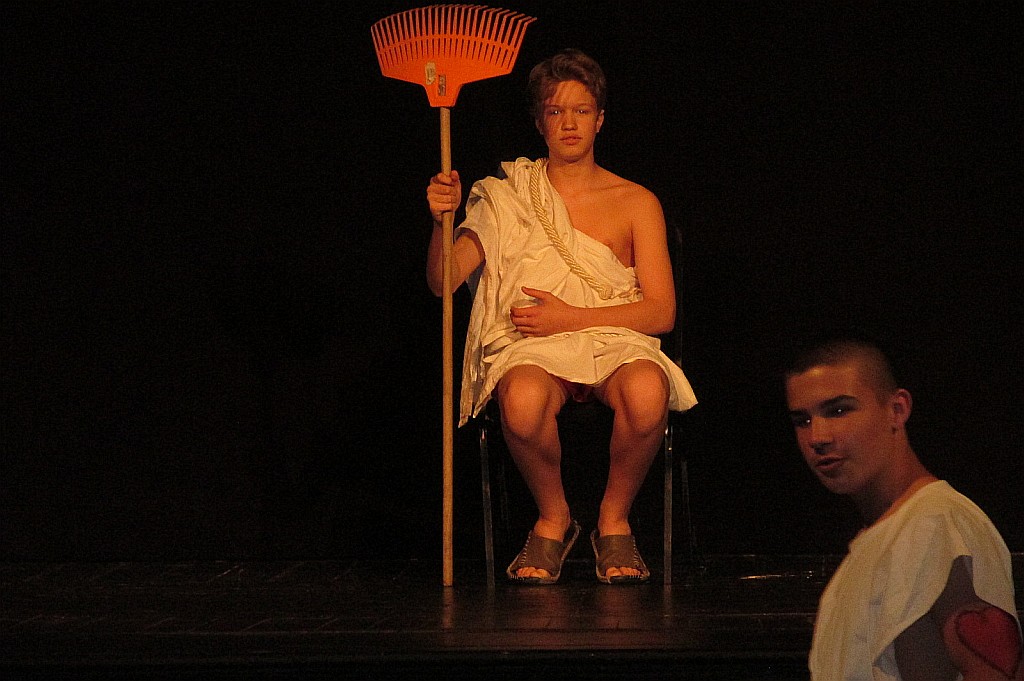 Gimnazjaliści zagrali na deskach teatru