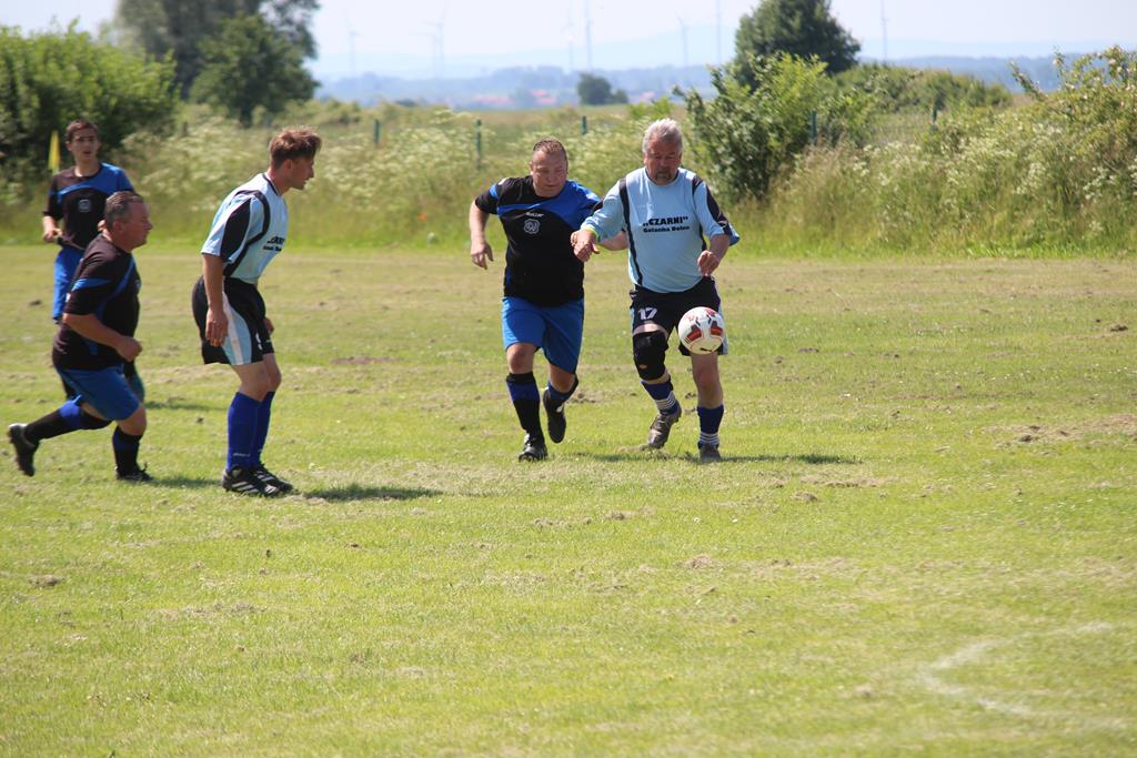Klasa B: Czarni - Cicha Woda 7:3