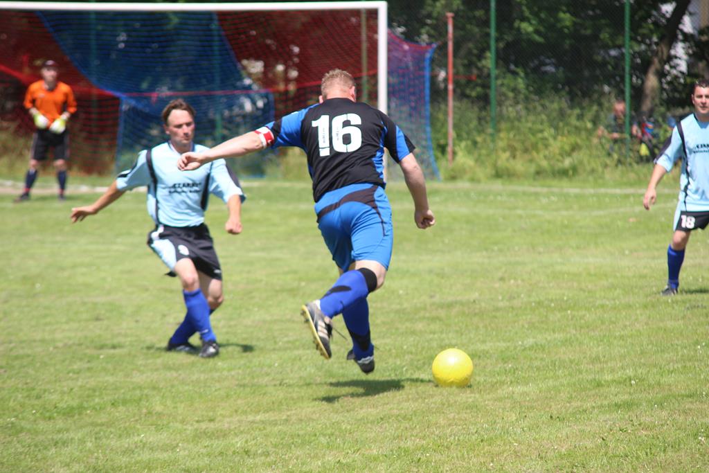Klasa B: Czarni - Cicha Woda 7:3
